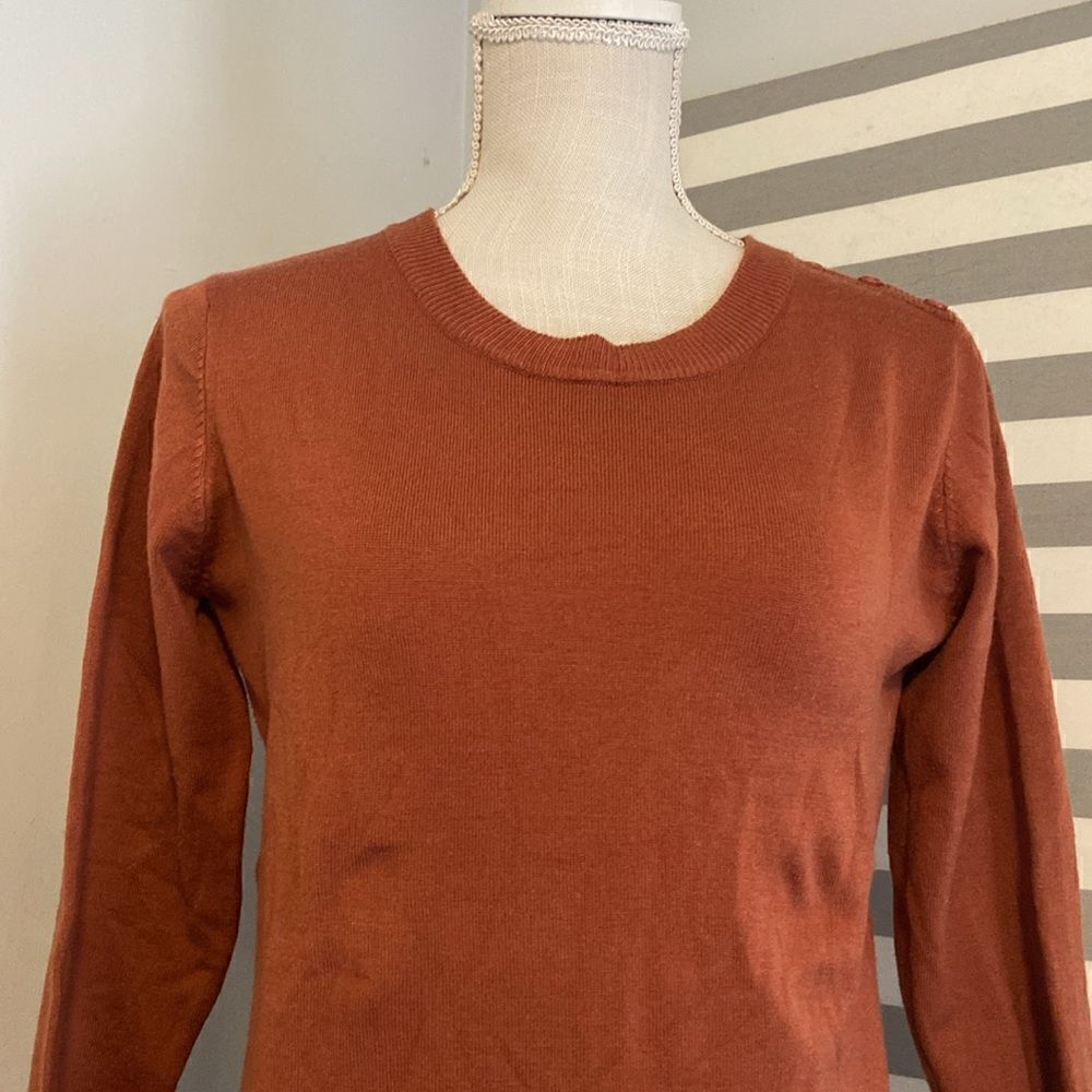 Modcloth Rust Orange 3/4 Sleeve Knit Button Shoulder Sweater Size Medium - Picture 2 of 10